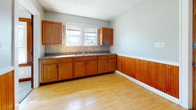 Building Photo - 6711 Dartworth Dr