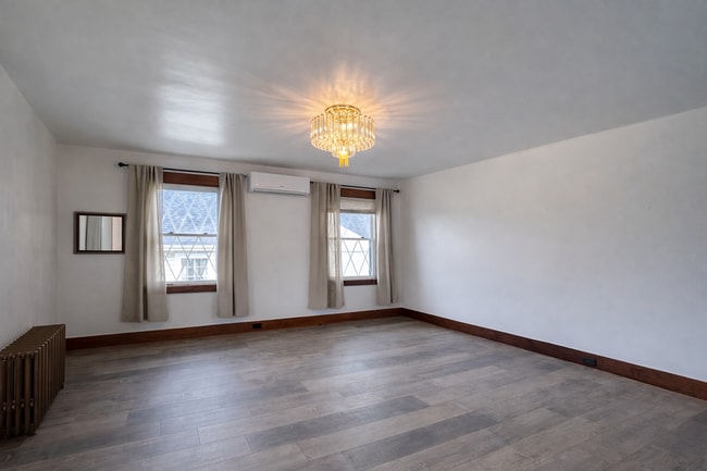 Building Photo - Spacious Single-Family Home w/Sunroom partially finished basment| Pet Friendly | Shaler