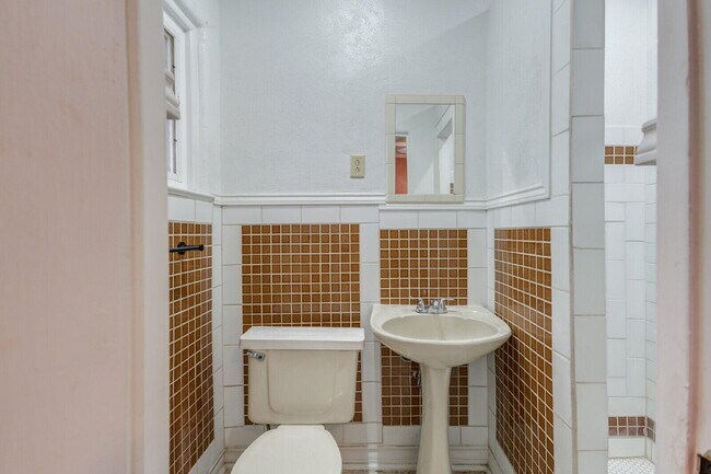 Building Photo - 2305 18th St