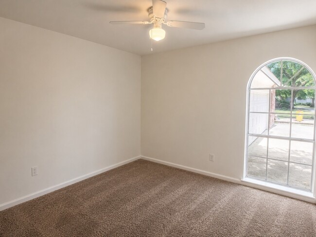 Building Photo - 7607 Salge Dr