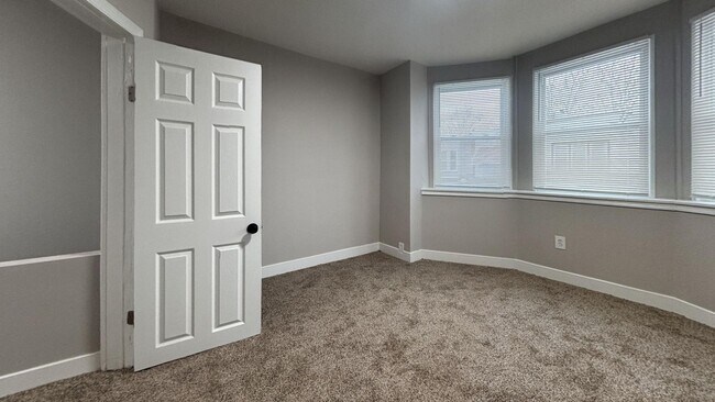 Building Photo - Fully Renovated 3-Bedroom House