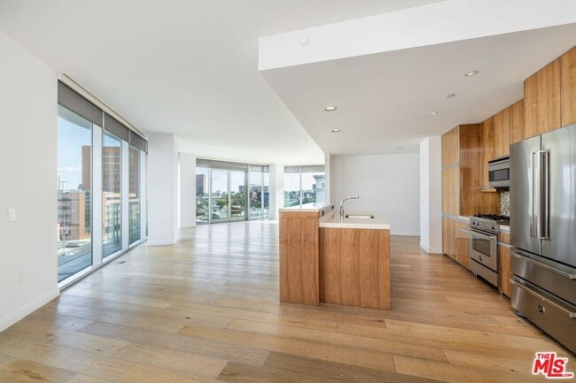 Building Photo - 8500 Burton Wy