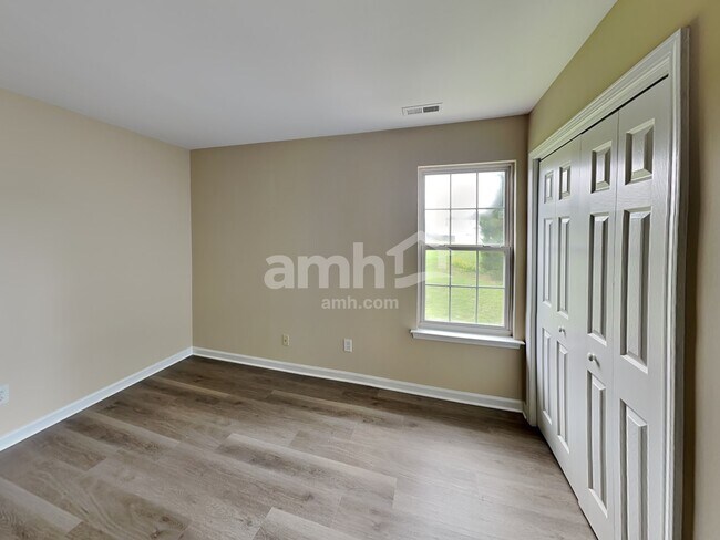 Building Photo - 169 Royalton Rd