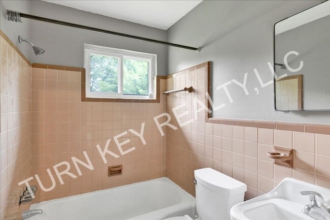 Building Photo - Duplex for Rent in Forestdale **ACCEPTS SE...