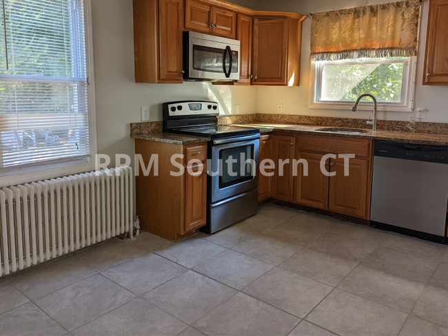 Building Photo - Single Family Home | 4 bedroom | Hamden