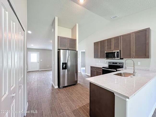 Building Photo - 1101 San Filippo Dr SE