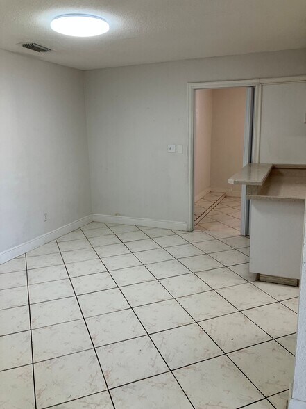 Building Photo - 3017 W Heiter St