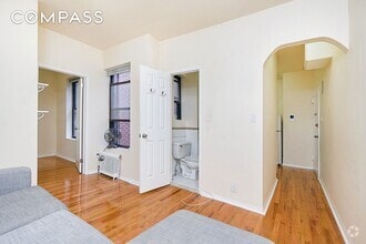 Building Photo - 270 E 78th St