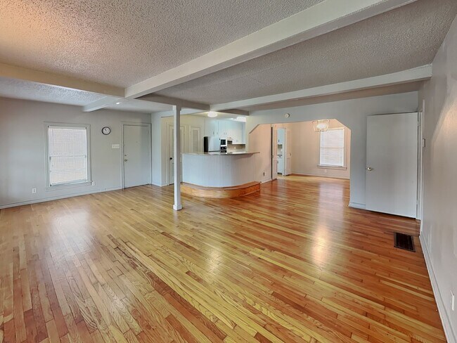Building Photo - 4124 Lovell Ave