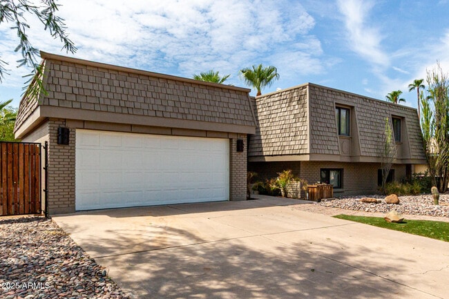 Building Photo - 8307 E Buena Terra Way