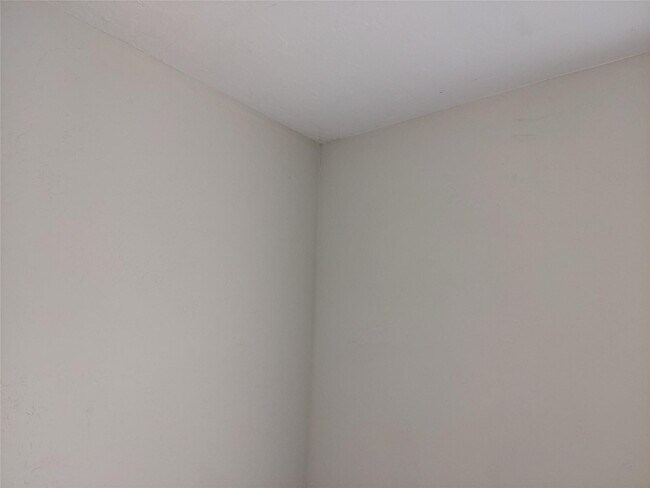 Building Photo - 3021 SW 1st Terrace