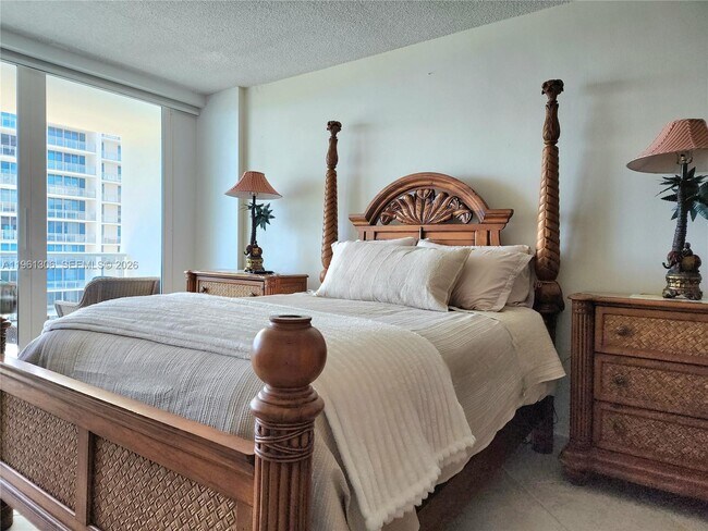 Building Photo - 3505 S Ocean Dr