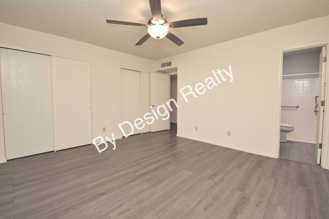 Building Photo - Pantano Parkway Townhome - Steps from The Loop