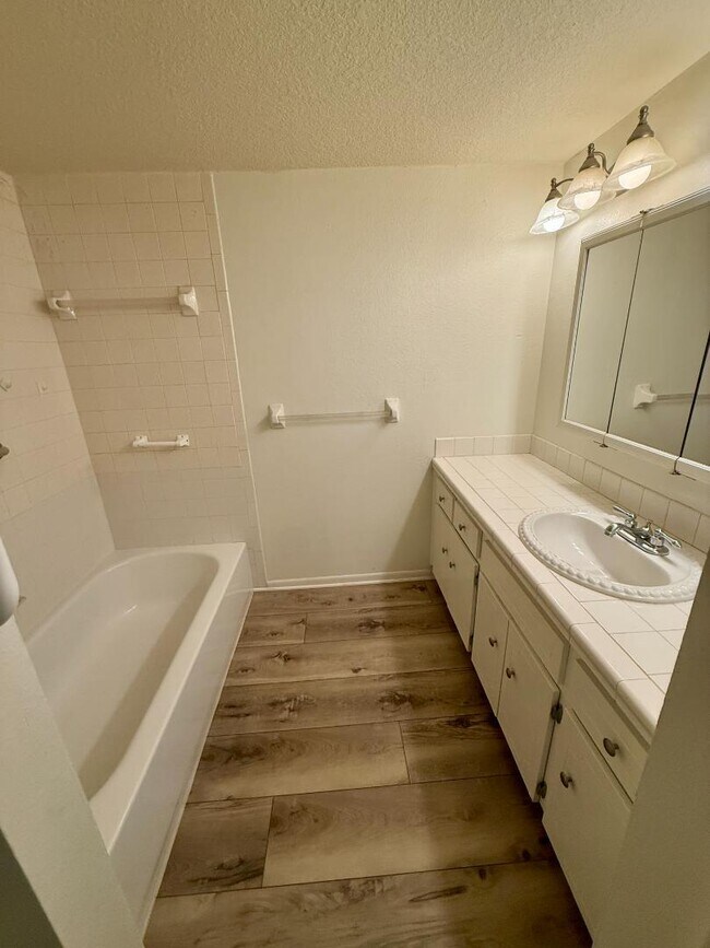 Building Photo - 820 Virginia St