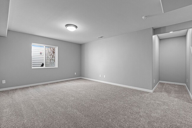 Building Photo - Spacious New Built, Great Location!