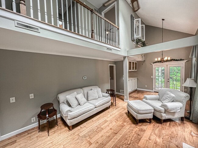 Building Photo - Bright And Relaxing 2 Bed 2 Bath Partially Furnished Home in Beautiful Franklin Farm Foundation