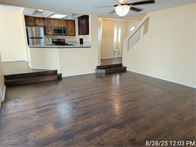 Building Photo - 818 Ribbon Grass Ave