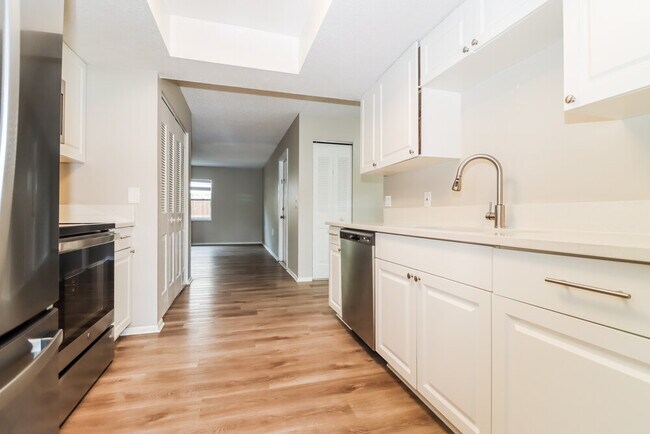 Building Photo - 7521 Como Dr