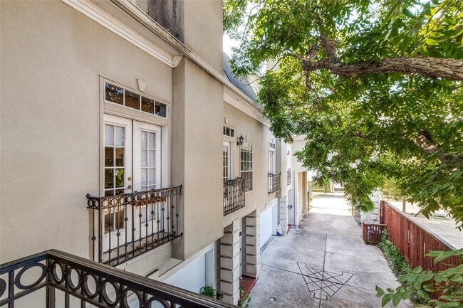 Building Photo - 1318 Peden St