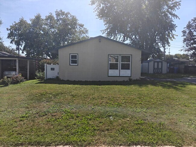 Building Photo - 213 Butte Ln