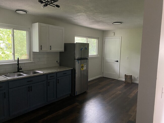 Building Photo - 6622 Gary Ln