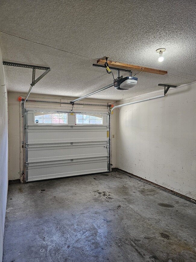 Building Photo - 113 Senseny Glen Dr