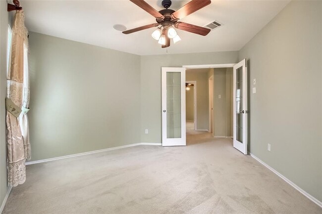 Building Photo - 18720 Royal Pointe Dr
