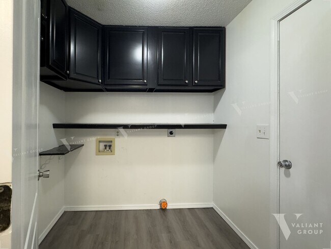 Building Photo - Spacious 4 Bedroom Ozark Home
