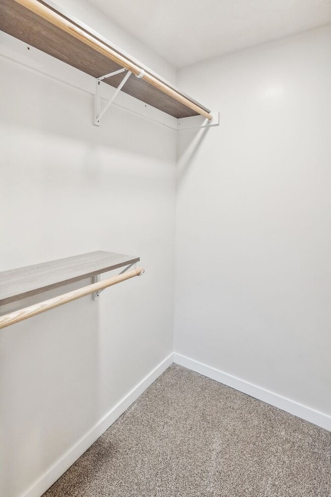 Building Photo - Fully Remodeled South Lincoln 4 Bedroom