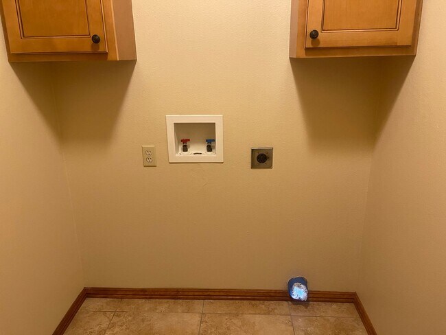 Building Photo - Your new HOME is waiting for you !