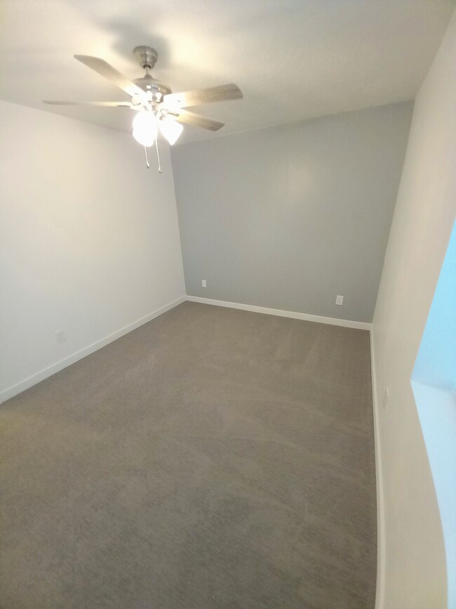 Building Photo - 10674 S Lamond Dr