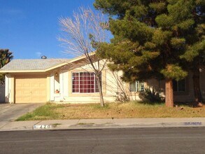 Building Photo - Charming 3 Bedroom Home