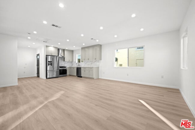 Building Photo - 1642 S Crest Dr