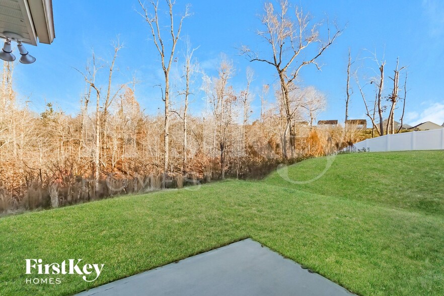 Building Photo - 10112 Holly Park Dr