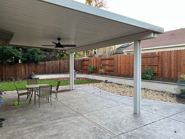 Building Photo - Charming 4 Bedroom Ridgeview Large Lot Home!