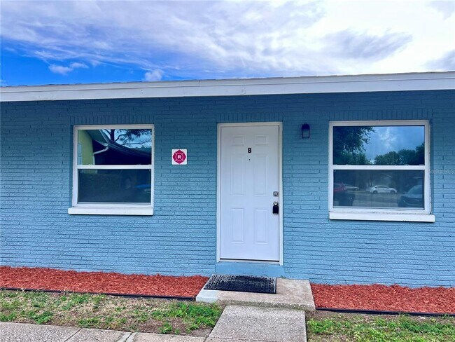 Primary Photo - 5202 Laurel Pl