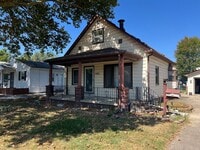 Building Photo - Northend Spacious 3 bedroom 1 bath with La...