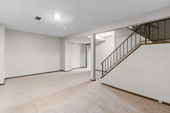 Building Photo - 1690 Watertower Dr