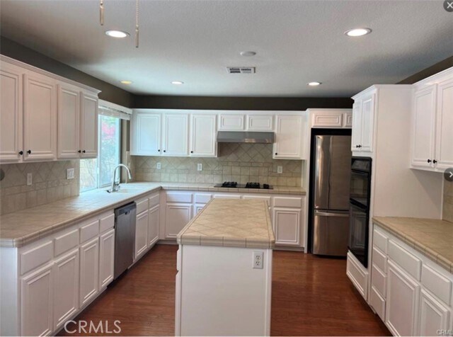 Building Photo - 16636 China Berry Ct