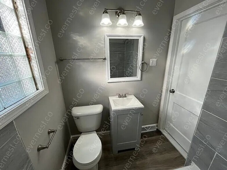 Building Photo - 3355 Curwood St