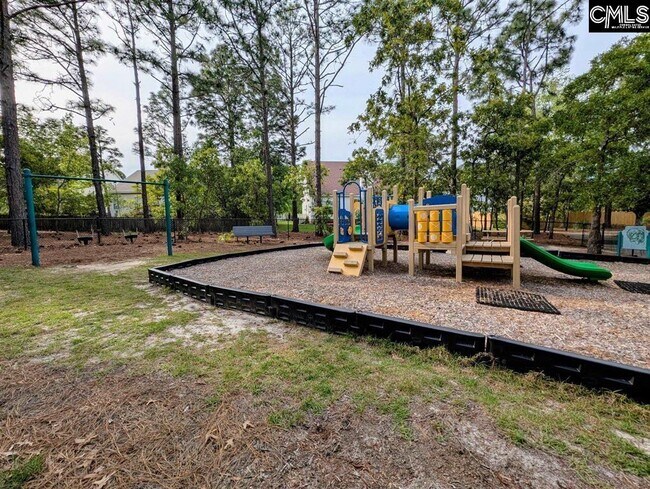 Building Photo - 405 Beech Glen Dr