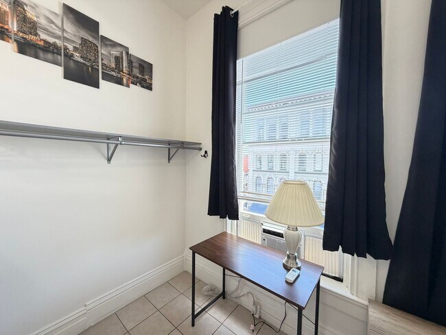 Building Photo - Fully Furnished Studio!