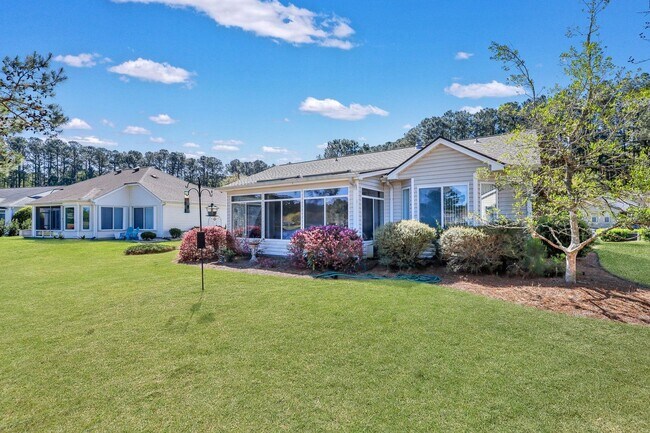 Building Photo - Charming 2 Bed, 2 Bath Rental with Lagoon Views in Sun City!