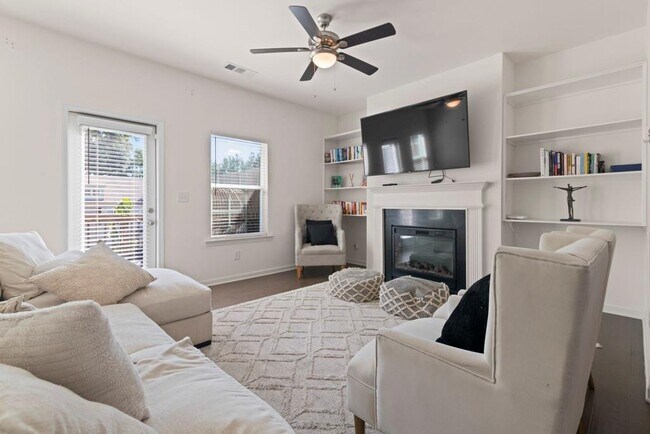Building Photo - 940 Society Cir