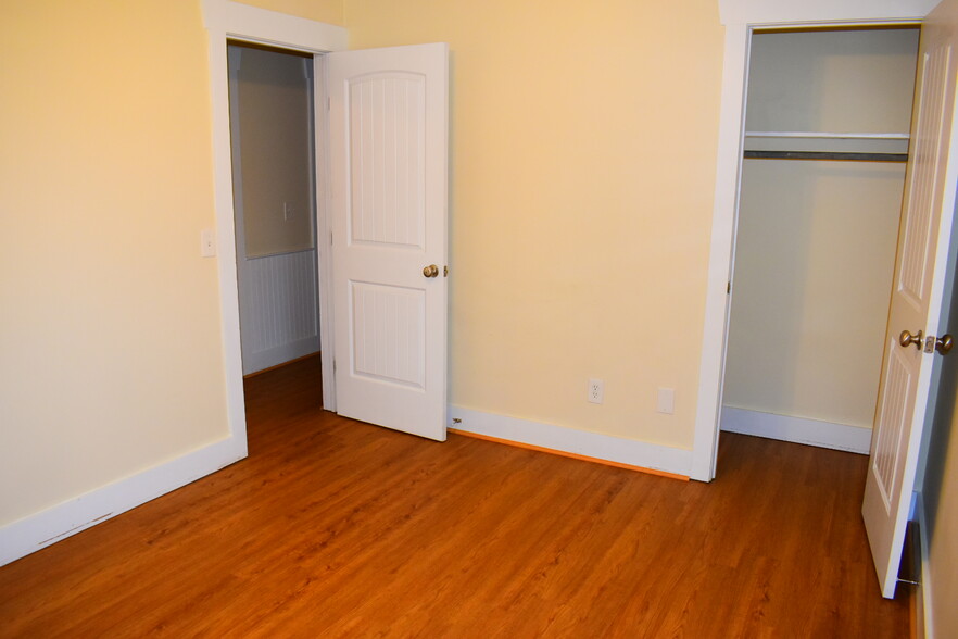 Building Photo - 1001 Dickens Dr