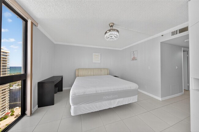 Building Photo - 20185 E Country Club Dr