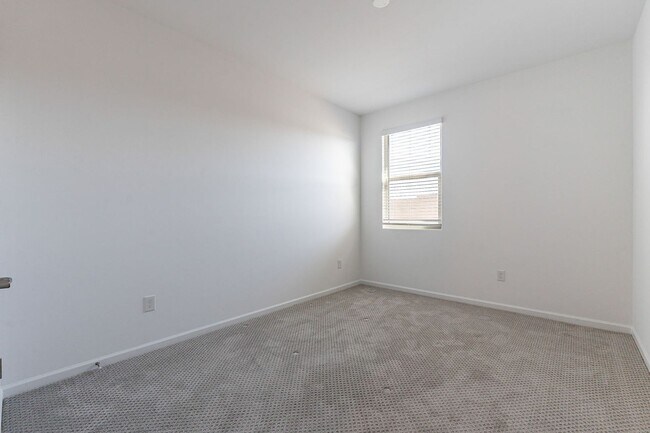 Building Photo - Pending/ Rented - New Mattamy Home!