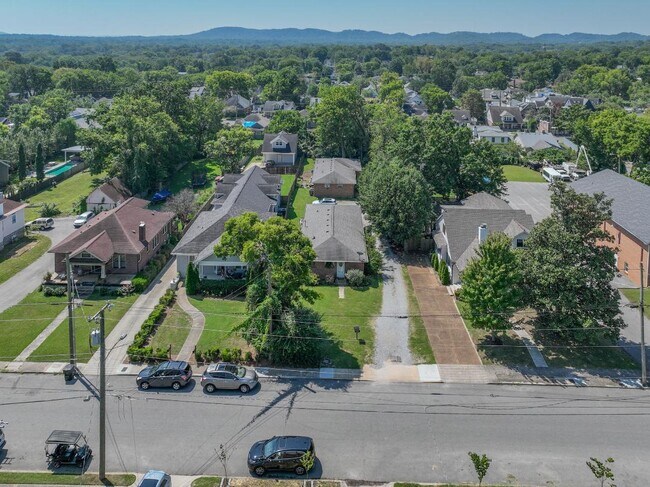 Building Photo - 1509D Sweetbriar Ave
