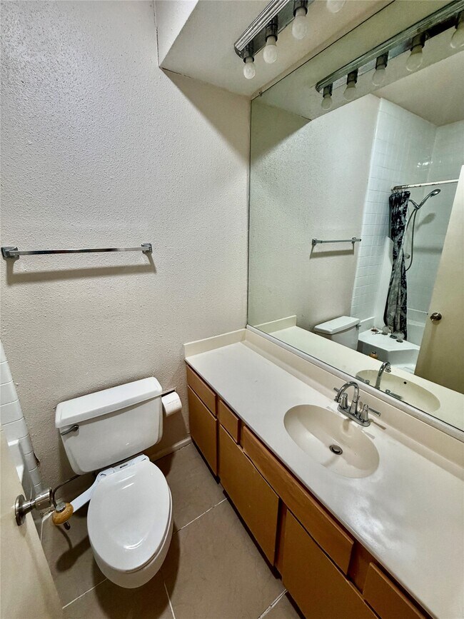 Building Photo - 2213 S Braeswood Blvd
