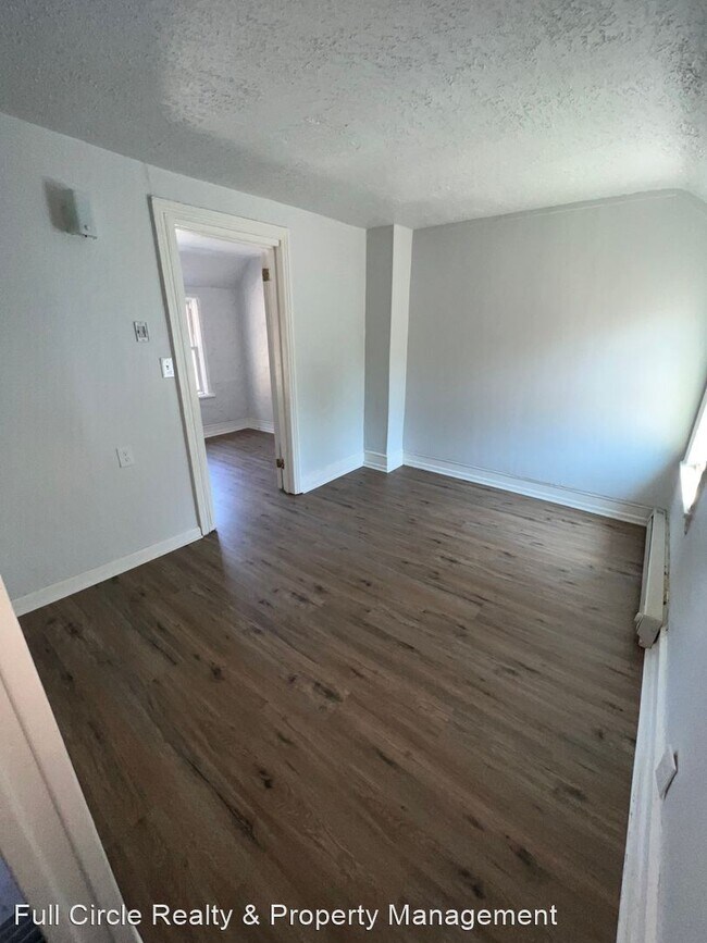 Building Photo - 2 br, 1 bath House - 152 Chestnut Street E...